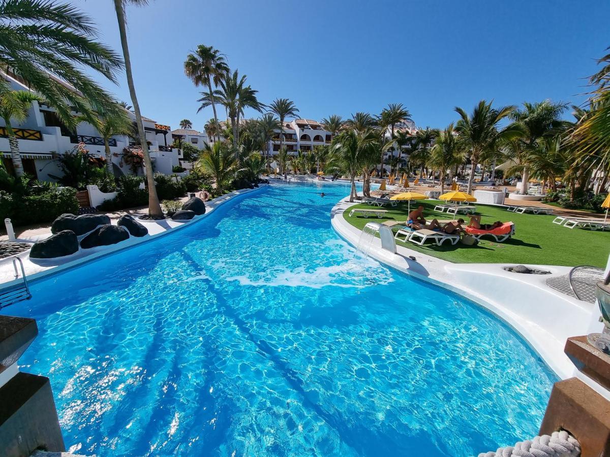Studio Apartment No 1 Directly On The Beach And Sea, Terrace, Heated Pool, Wifi Playa de las Americas  Exterior foto