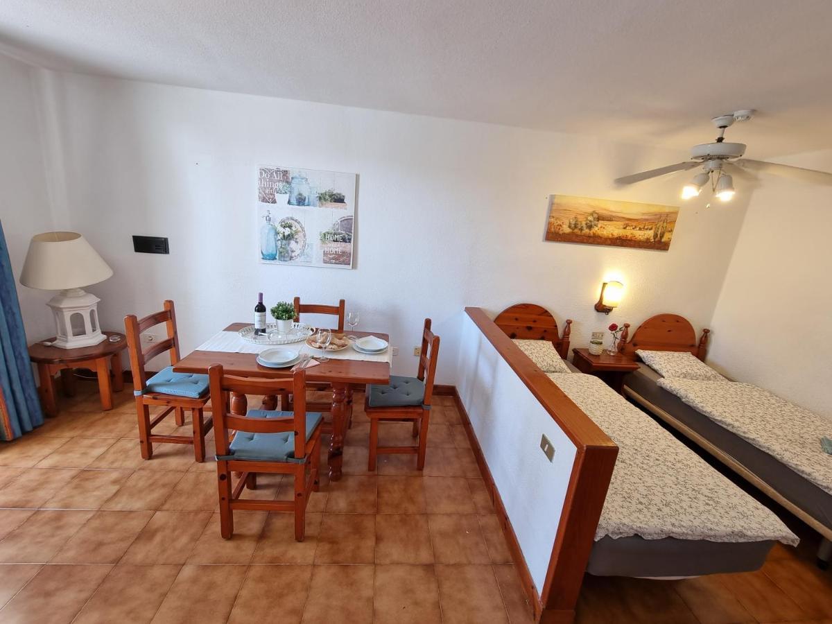 Studio Apartment No 1 Directly On The Beach And Sea, Terrace, Heated Pool, Wifi Playa de las Americas  Exterior foto
