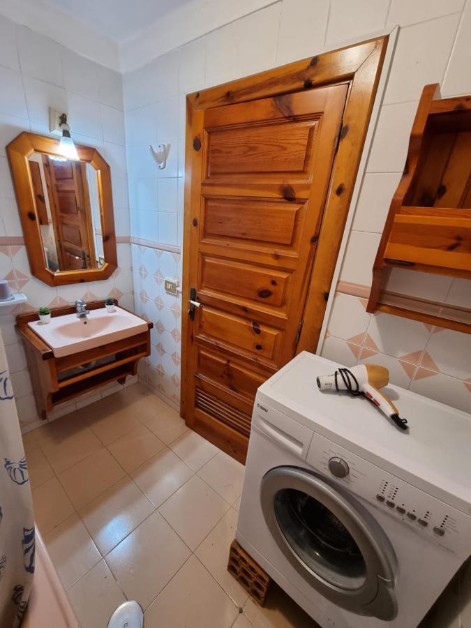 Studio Apartment No 1 Directly On The Beach And Sea, Terrace, Heated Pool, Wifi Playa de las Americas  Exterior foto