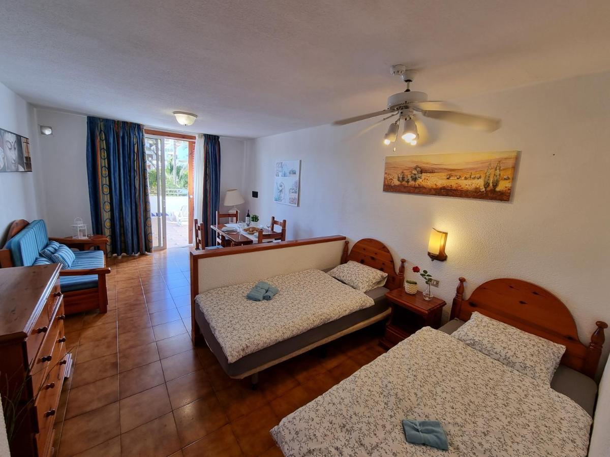 Studio Apartment No 1 Directly On The Beach And Sea, Terrace, Heated Pool, Wifi Playa de las Americas  Exterior foto