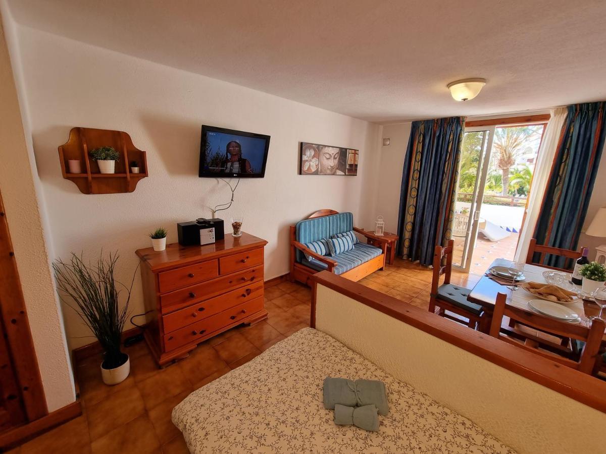 Studio Apartment No 1 Directly On The Beach And Sea, Terrace, Heated Pool, Wifi Playa de las Americas  Exterior foto
