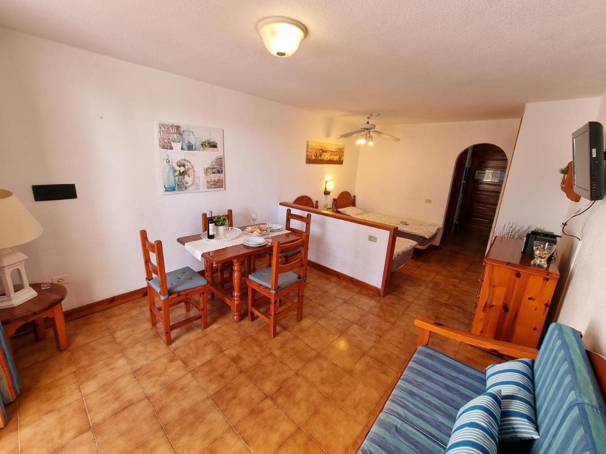 Studio Apartment No 1 Directly On The Beach And Sea, Terrace, Heated Pool, Wifi Playa de las Americas  Exterior foto
