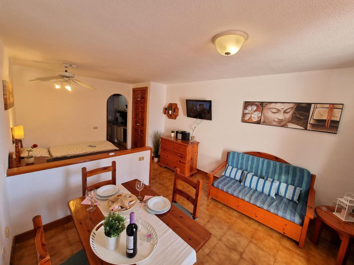 Studio Apartment No 1 Directly On The Beach And Sea, Terrace, Heated Pool, Wifi Playa de las Americas  Exterior foto