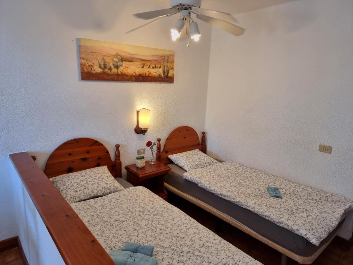 Studio Apartment No 1 Directly On The Beach And Sea, Terrace, Heated Pool, Wifi Playa de las Americas  Exterior foto