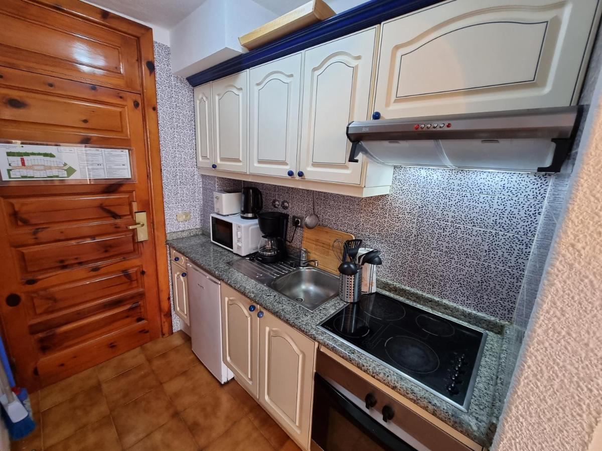 Studio Apartment No 1 Directly On The Beach And Sea, Terrace, Heated Pool, Wifi Playa de las Americas  Exterior foto
